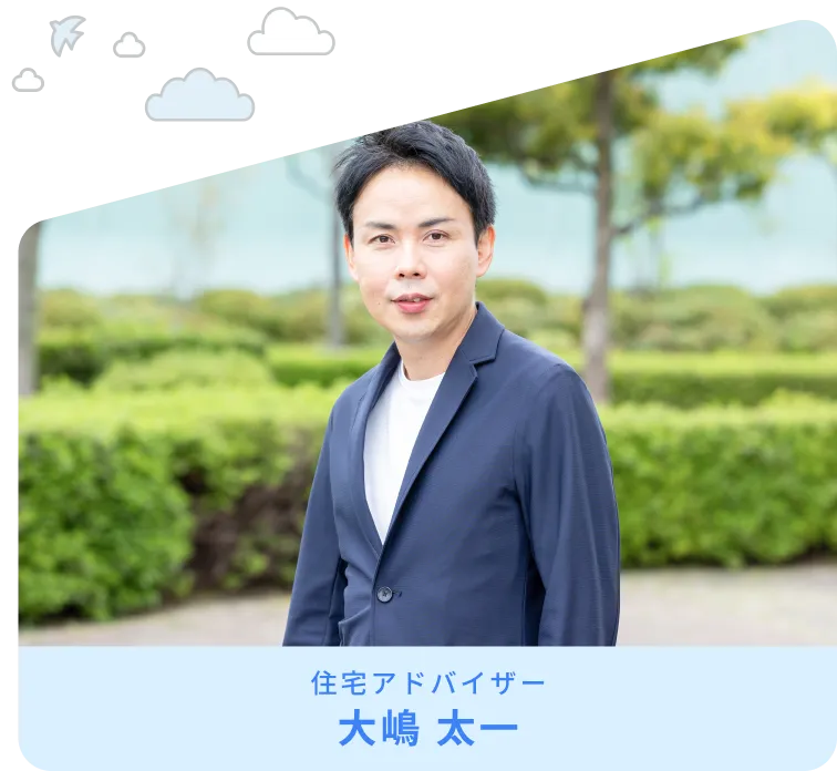 緑を背景にした男性住宅アドバイザーの顔写真。安心できる注文住宅の相談窓口としてサポート。