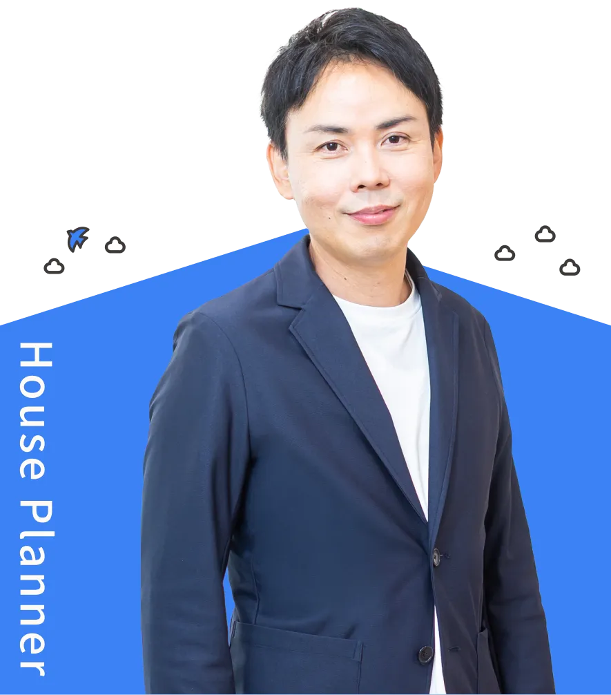 笑顔の男性住宅アドバイザー。プロの専門家として家づくりをリードする。