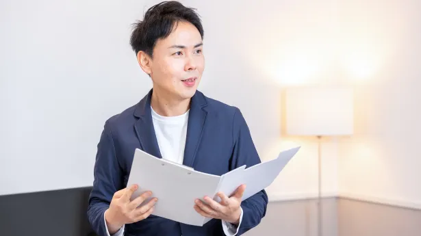 土地探しと家づくりをサポートしてくれる住宅アドバイザーの男性。